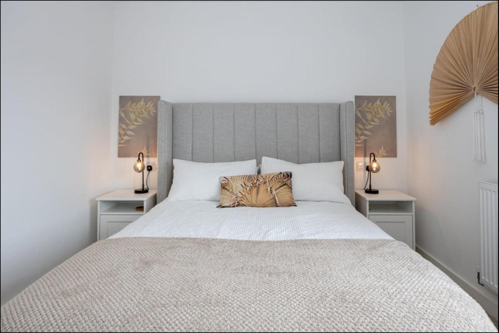 Elegance Retreat - 2 Bed Holiday Home With Parking Manchester Exterior foto