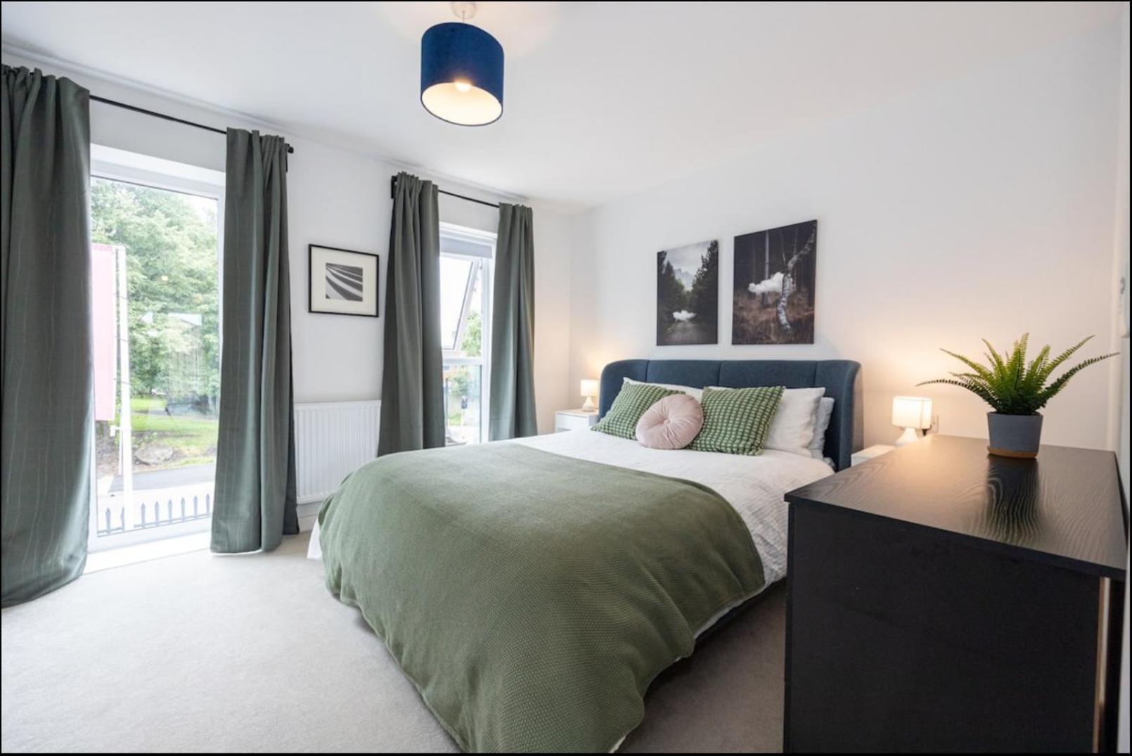 Elegance Retreat - 2 Bed Holiday Home With Parking Manchester Exterior foto