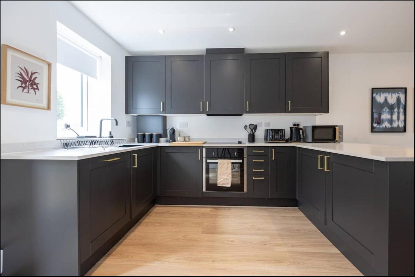 Elegance Retreat - 2 Bed Holiday Home With Parking Manchester Exterior foto