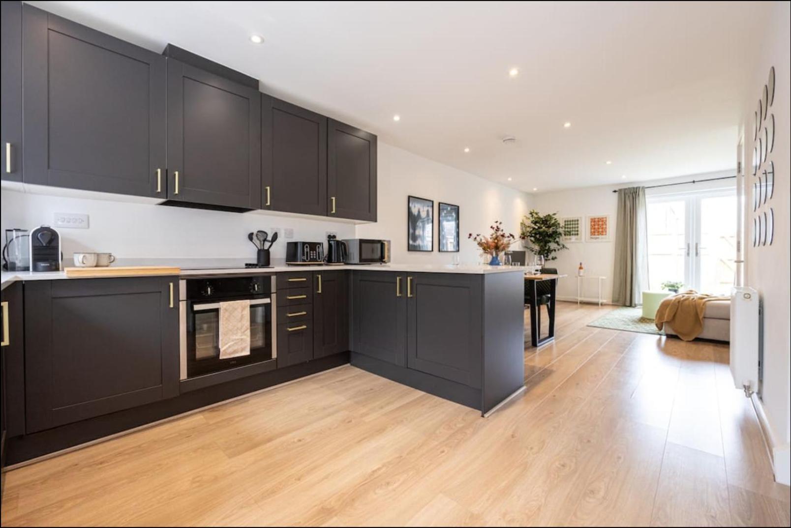 Elegance Retreat - 2 Bed Holiday Home With Parking Manchester Exterior foto