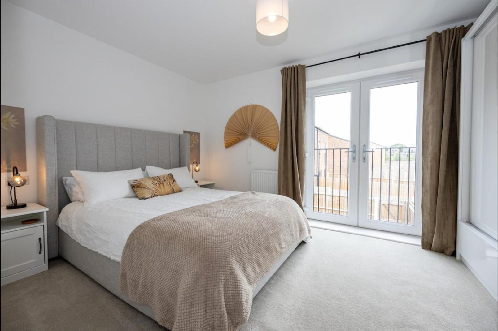 Elegance Retreat - 2 Bed Holiday Home With Parking Manchester Exterior foto