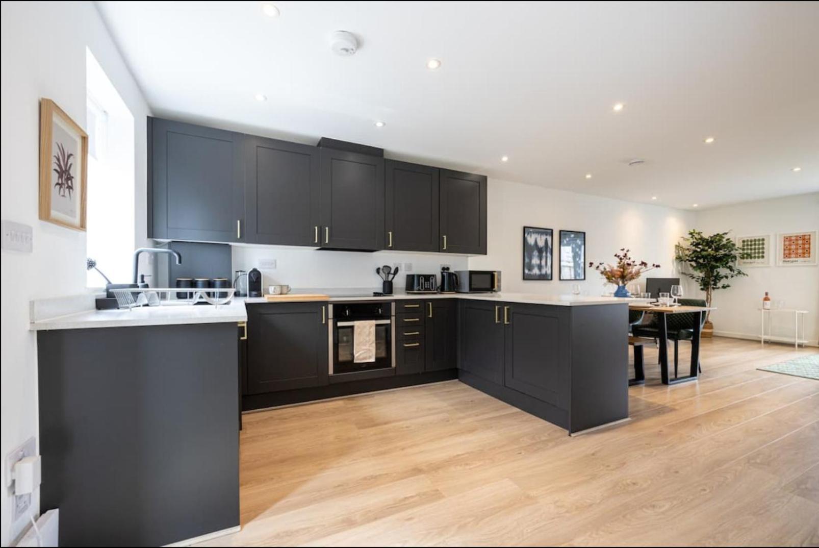 Elegance Retreat - 2 Bed Holiday Home With Parking Manchester Exterior foto
